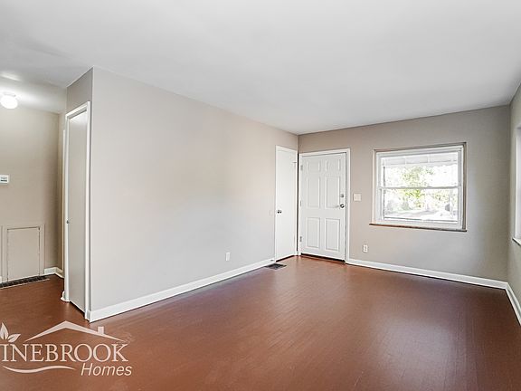 5th image of 2346 Hiawatha Park Dr