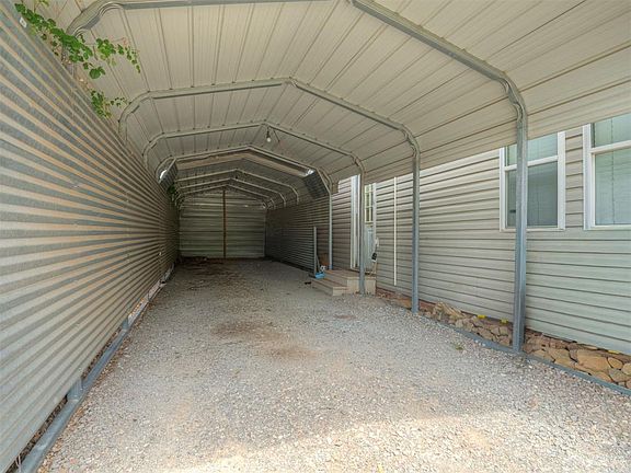 2nd image of 3021 North Pl