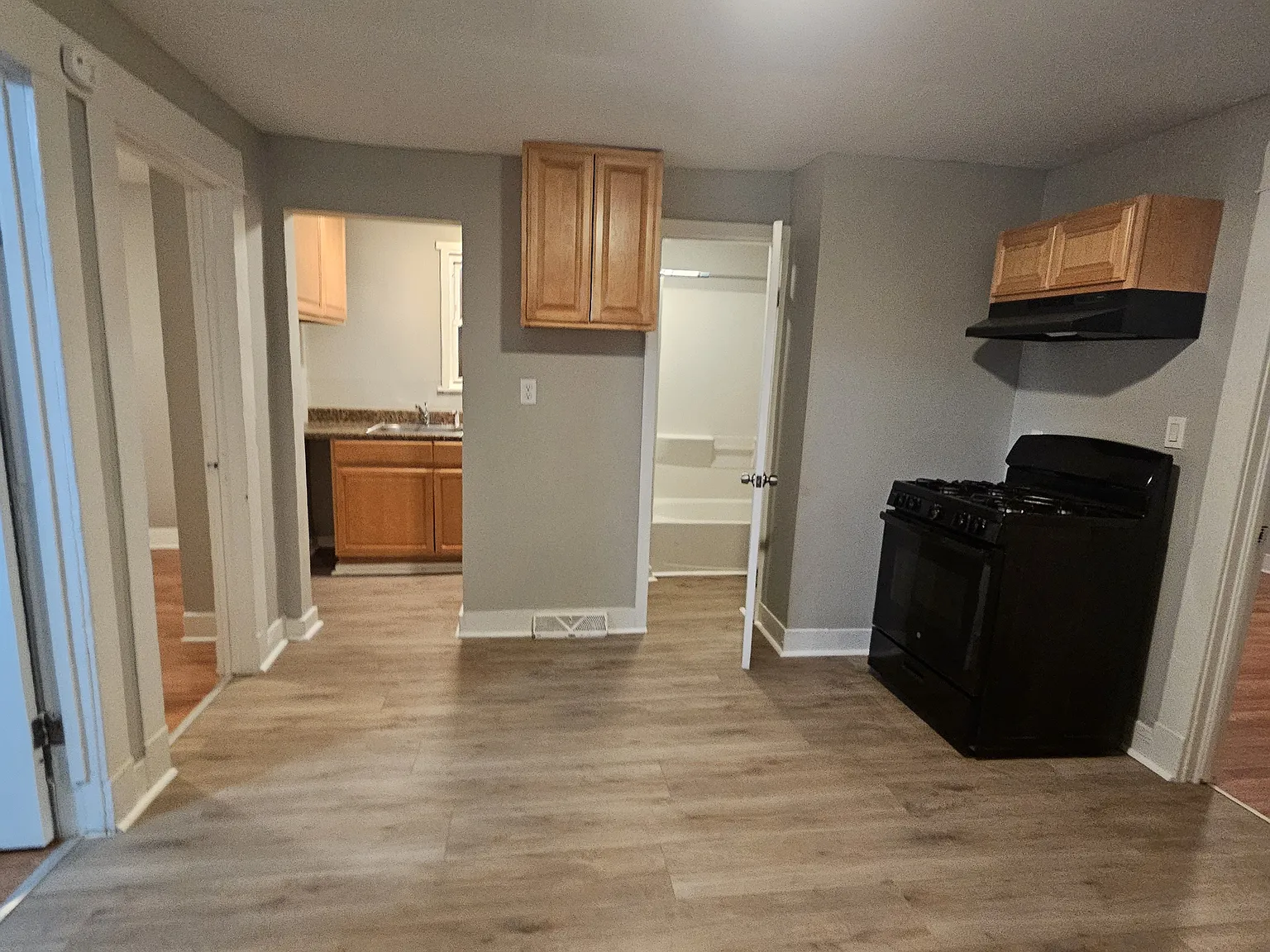 2 bed, $1,600 — Photo 4