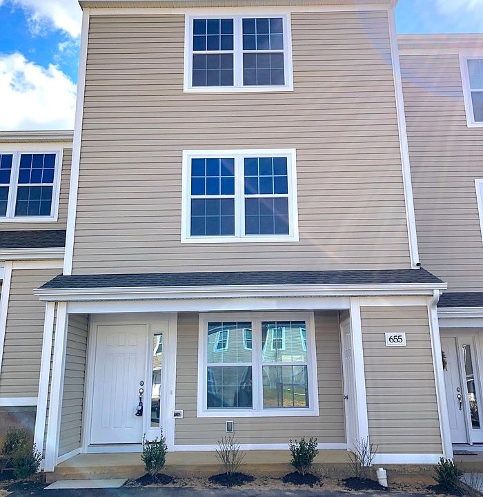 1st image of 655 Twisted Oak Dr