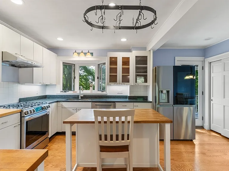 161 Highland Ave — Photo 3