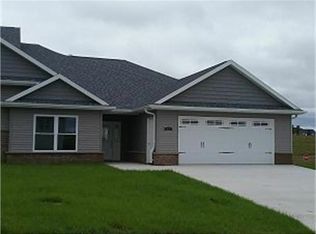 438 Angela Jean Cir, Peosta, IA 52068
