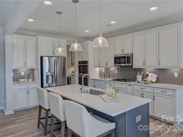 124 Winterberry St, Mooresville, NC 28117