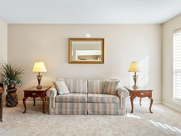 5th image of 1725 Pheasant Run Dr