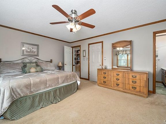 4th image of 305 Artie St