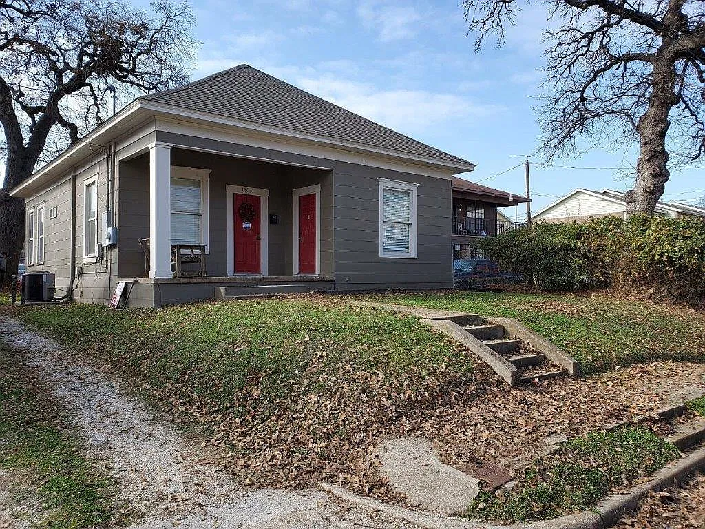 3 bed, 1050 sqft, $2,000 — Photo 2