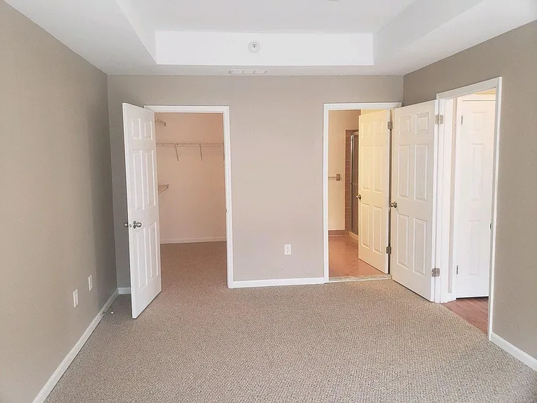 102 Middlebury Dr — Photo 16