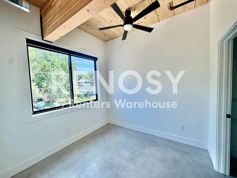 2701 Ingersoll Ave #204 — Photo 8