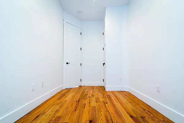 Rented by Nooklyn NYC LLC | media 69