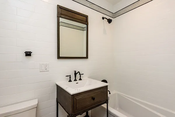 Rented by Nooklyn NYC LLC | media 48