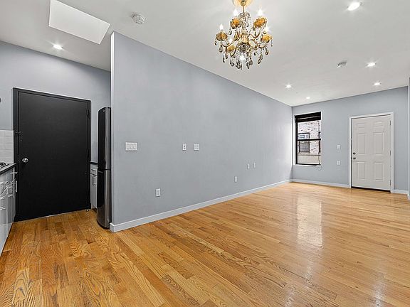 5th image of 174 Avenue S
