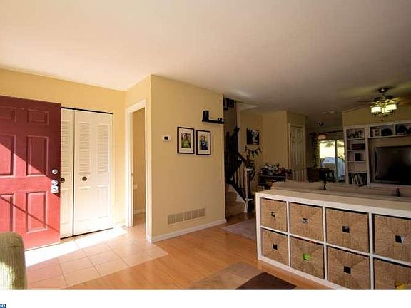5th image of 908 W Debbie La
