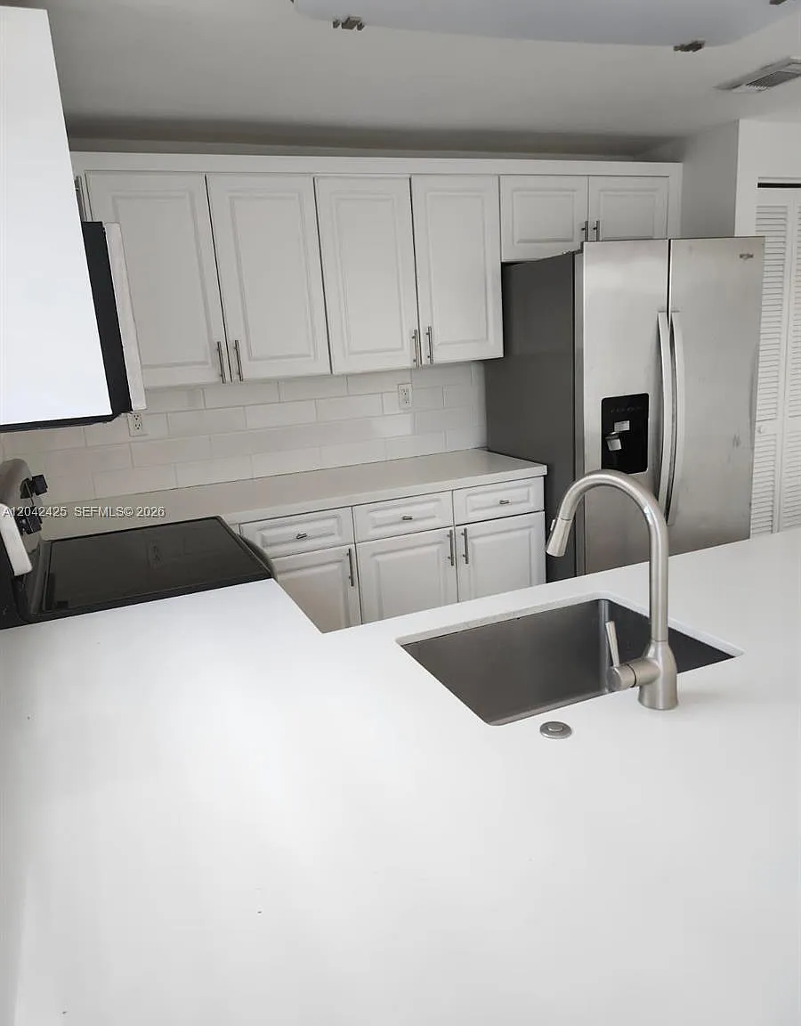 3 bed, 2.5 bath, 1620 sqft, $3,400 — Photo 1