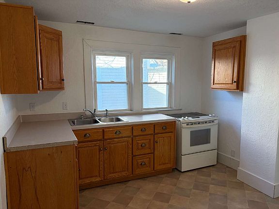 5th image of 208 1/2 Forest St
