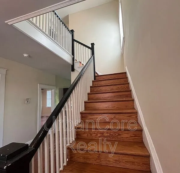 709 N 35th St — Photo 16