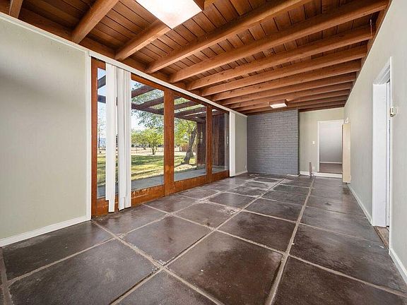 4th image of 2265 W Avenue L