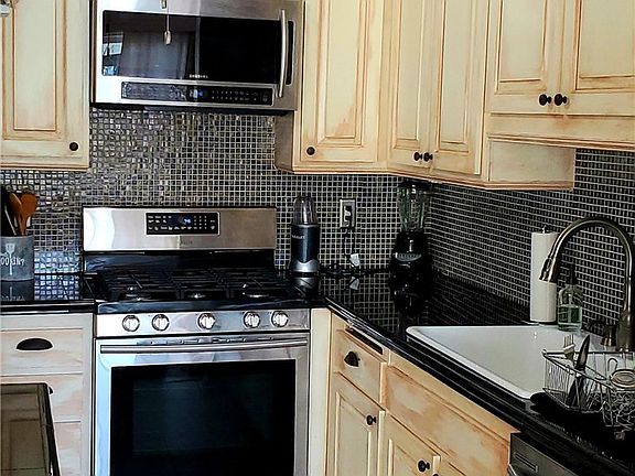 2nd image of 27066 Hidaway Ave Unit 4