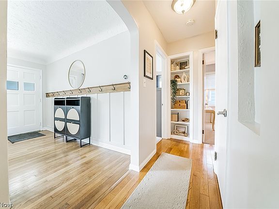 4th image of 1376 Parkview Dr