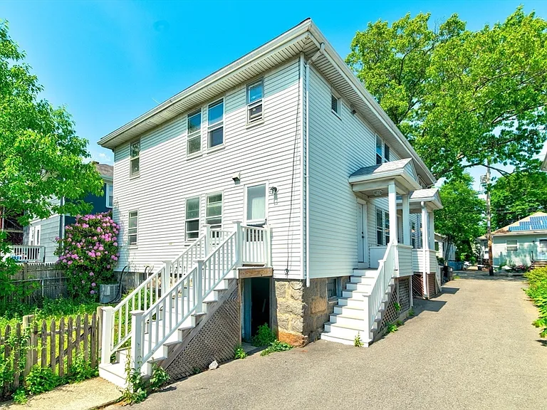 135 Safford St #2 — Photo 2