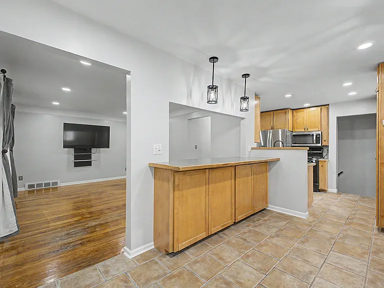4205 Katherine St — Photo 12