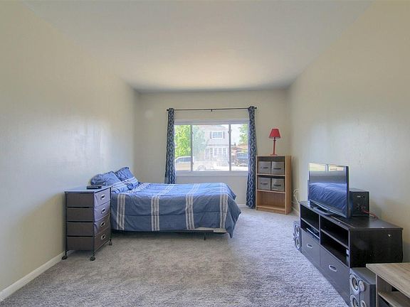 4th image of 15853 Flanagan St
