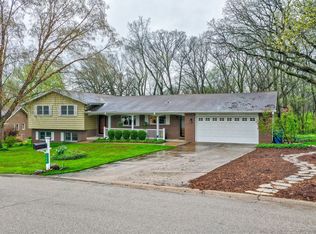 105 Crabapple Ln, Morris, IL 60450