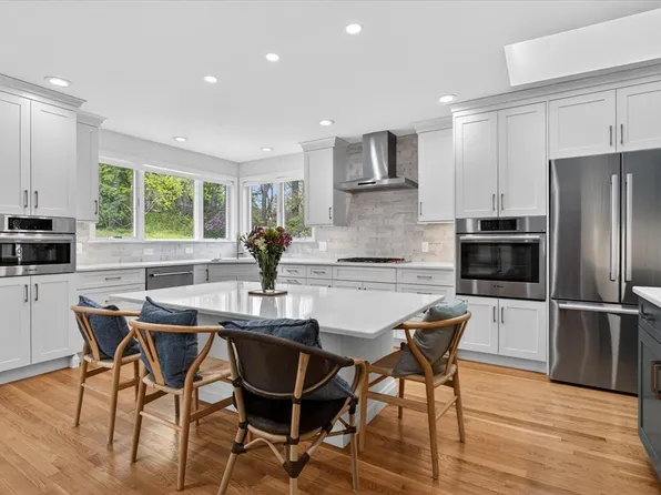 76 Goodnough Rd, Brookline, MA 02467