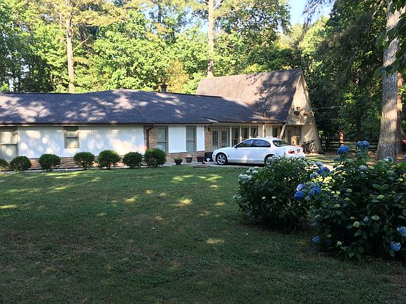 4th image of 2267 Oakland Dr
