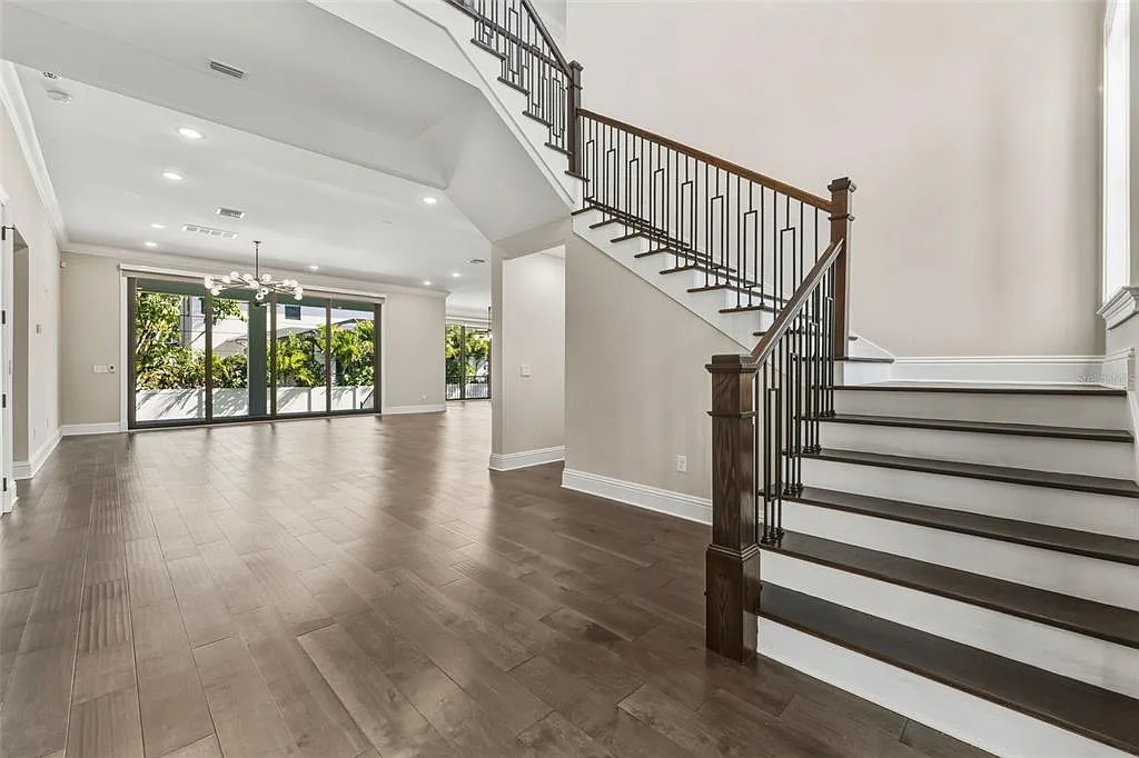 5 bed, 5.5 bath, 5863 sqft, $20,000 — Photo 4