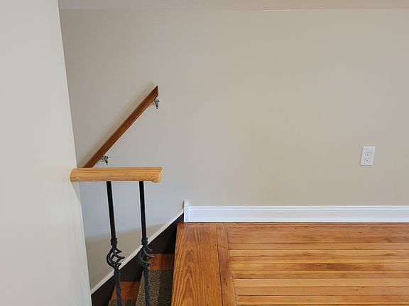 3rd image of 54 Murray St
