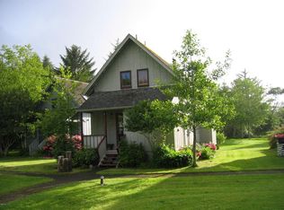 216 Combs Cir, Yachats, OR 97498