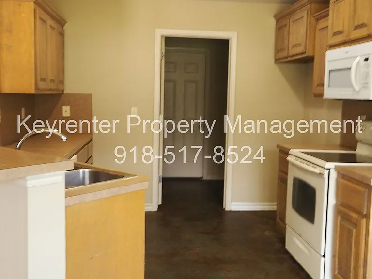 25620 Briar Dr — Photo 5