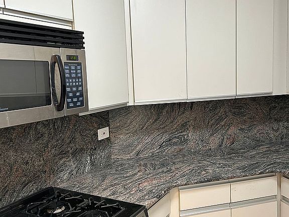 5th image of 200 E 61st St APT 15B