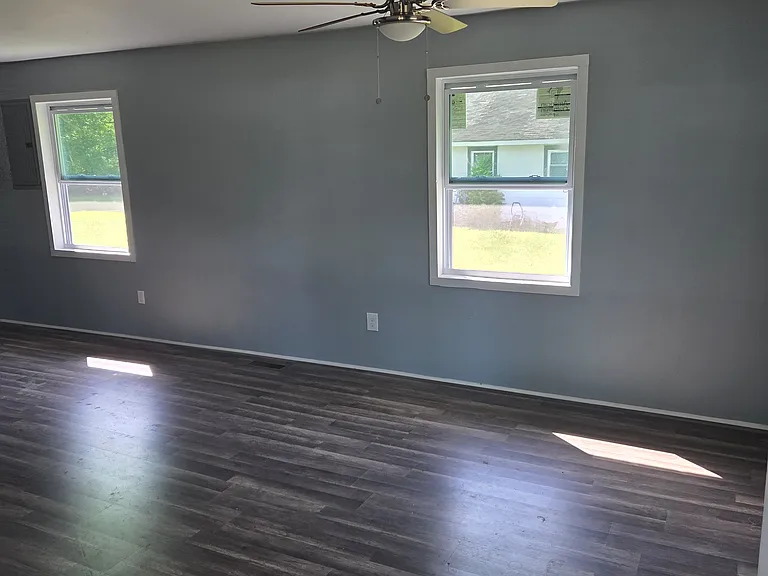 206 Clover St — Photo 8