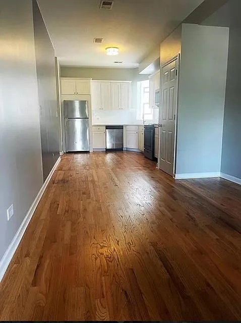 Building Photo - 3421 W Armitage Ave #3