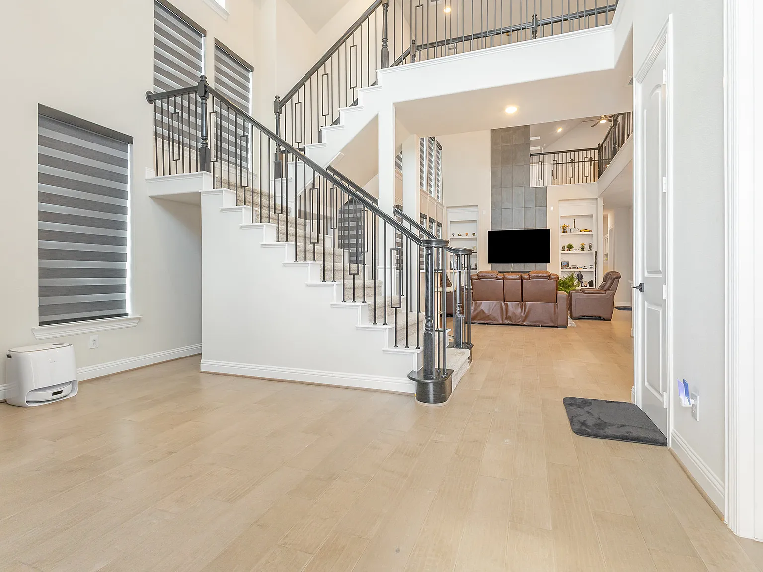 4 bed, 3.5 bath, 3507 sqft, $3,699 — Photo 4