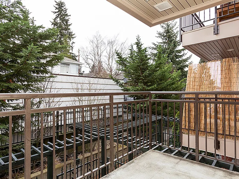 Howard Park Apartments — Photo 16