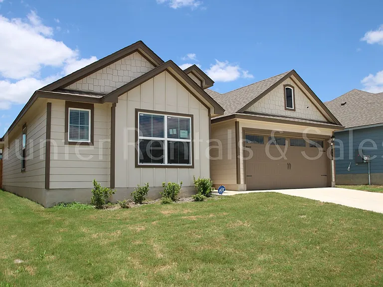 7007 Gilbert Dr — Photo 2