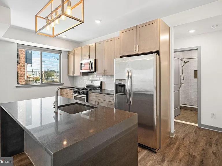411 W Berks St #1 — Photo 3