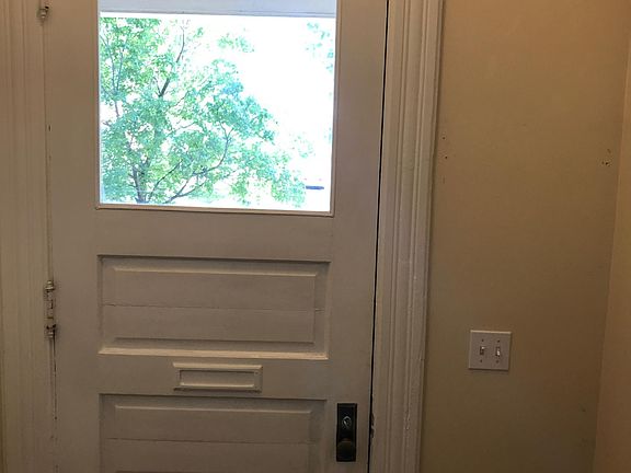 2nd image of 629 Cherry St SE APT 1