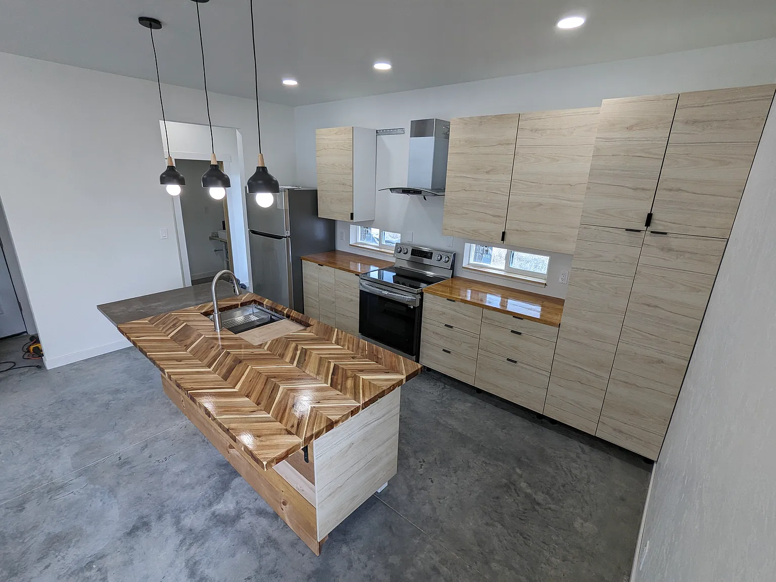 3 bed, 2.5 bath, 1600 sqft, $2,200 — Photo 3