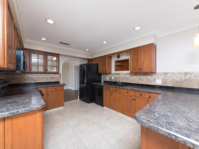 3222 Nottingham Ln — Photo 8