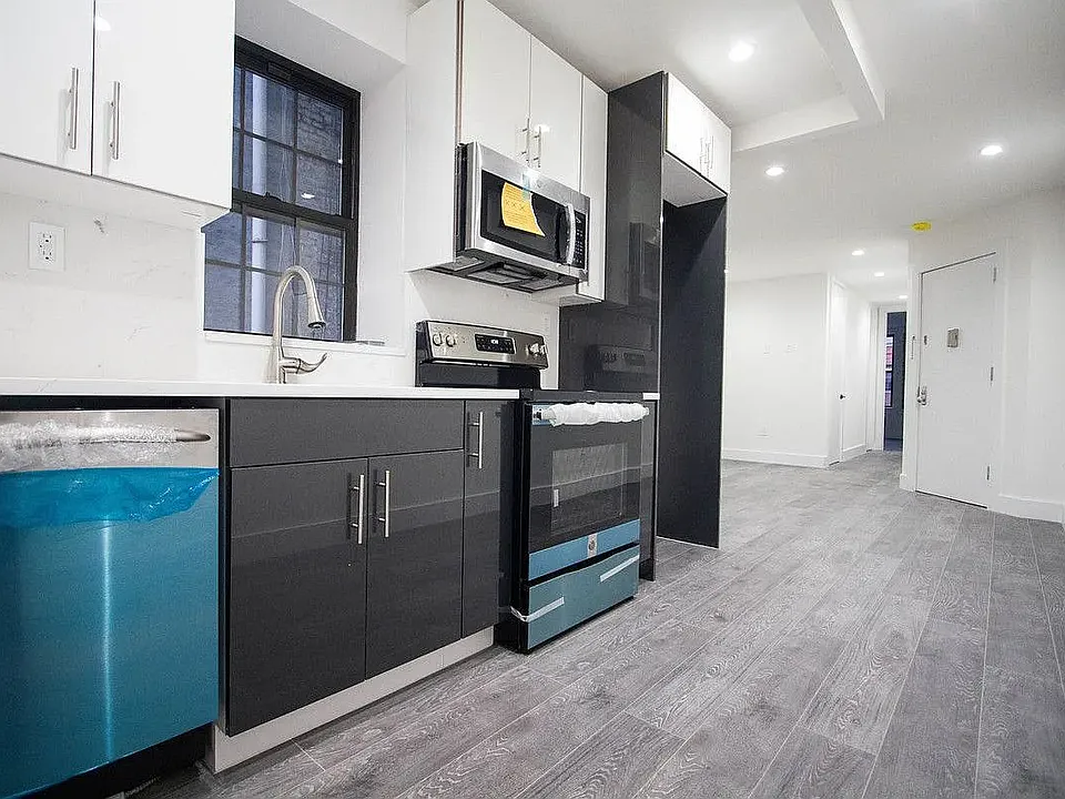 424 Bleecker St #1R