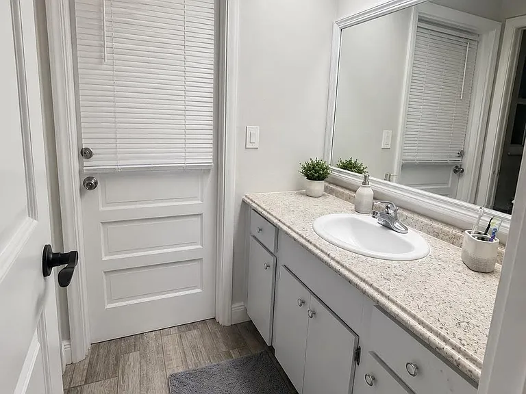 1028 Lamplighter Ln — Photo 13