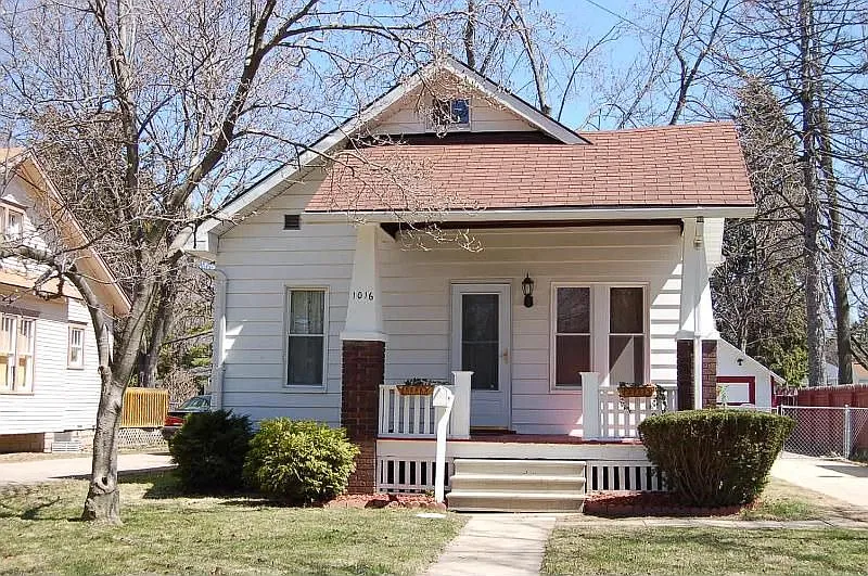 1016 N Water St photo 1