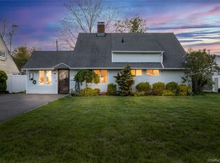 10 Rural Lane, Levittown, NY 11756