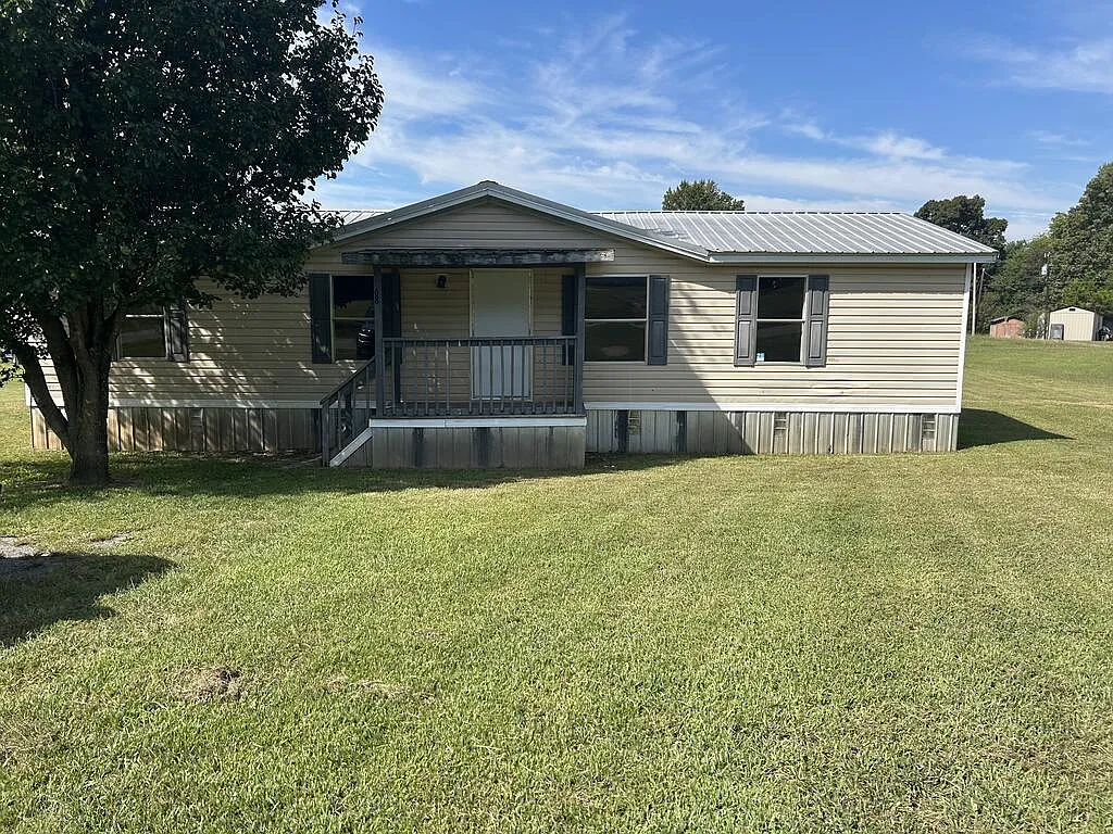 3 bed, 1152 sqft, $1,300 — Photo 1