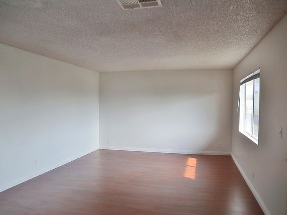 2nd image of 726 Pearl St APT G