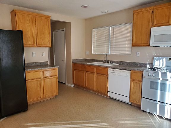 5th image of 1172 Golden Apple St
