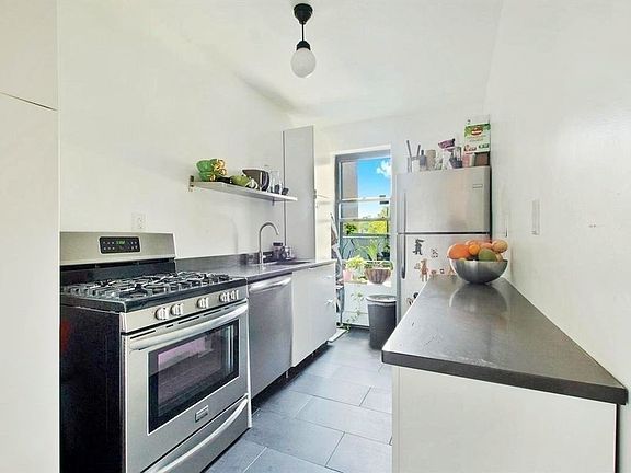 5th image of 236 Ainslie St #3